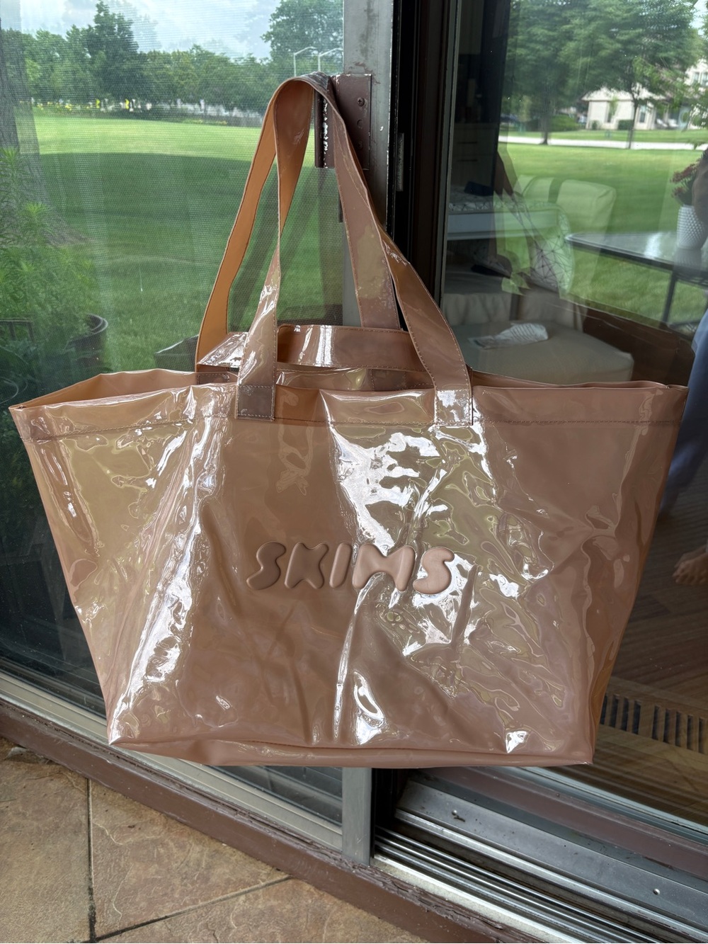 SKIMS glossy patent tote in nude tan
